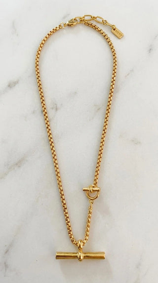Envy necklace with double T-bar design