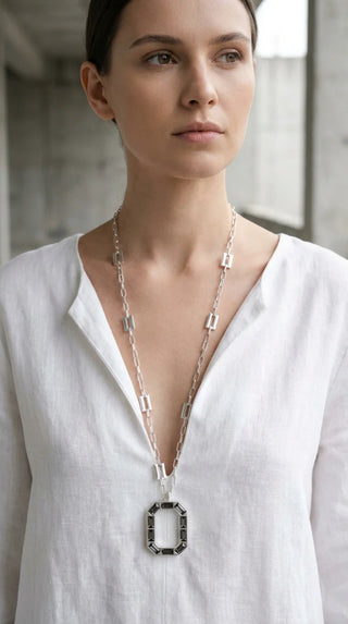 Envy Oval Pendant Chain Necklace