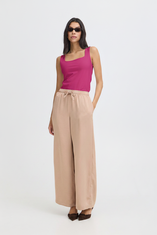 Model with fuchsia pink top